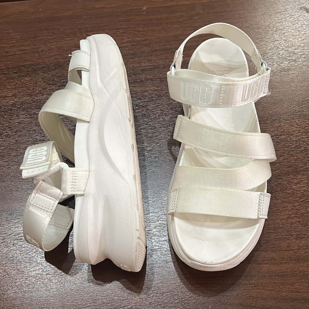 UGG 1118499 Women's LA Shores Ankle Strap Sandal White 8.5 .